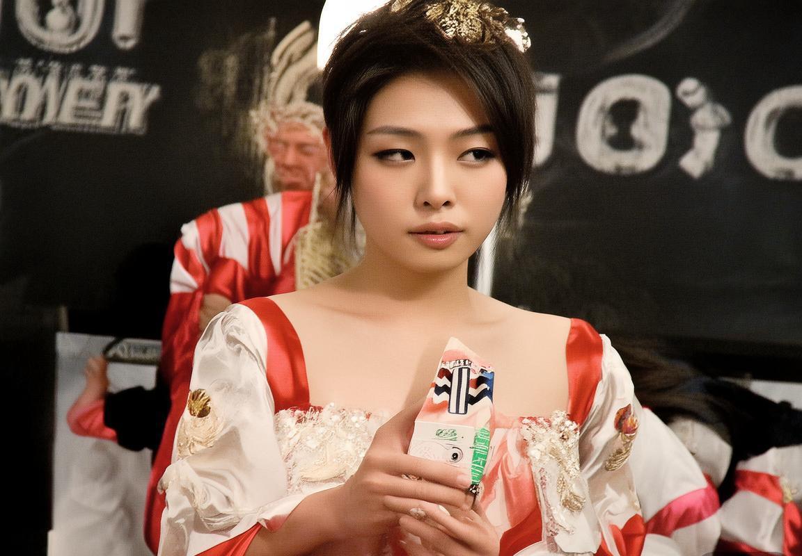 虚拟偶像团体A-Soul为LPL战队JDG录制半决赛加油视频。